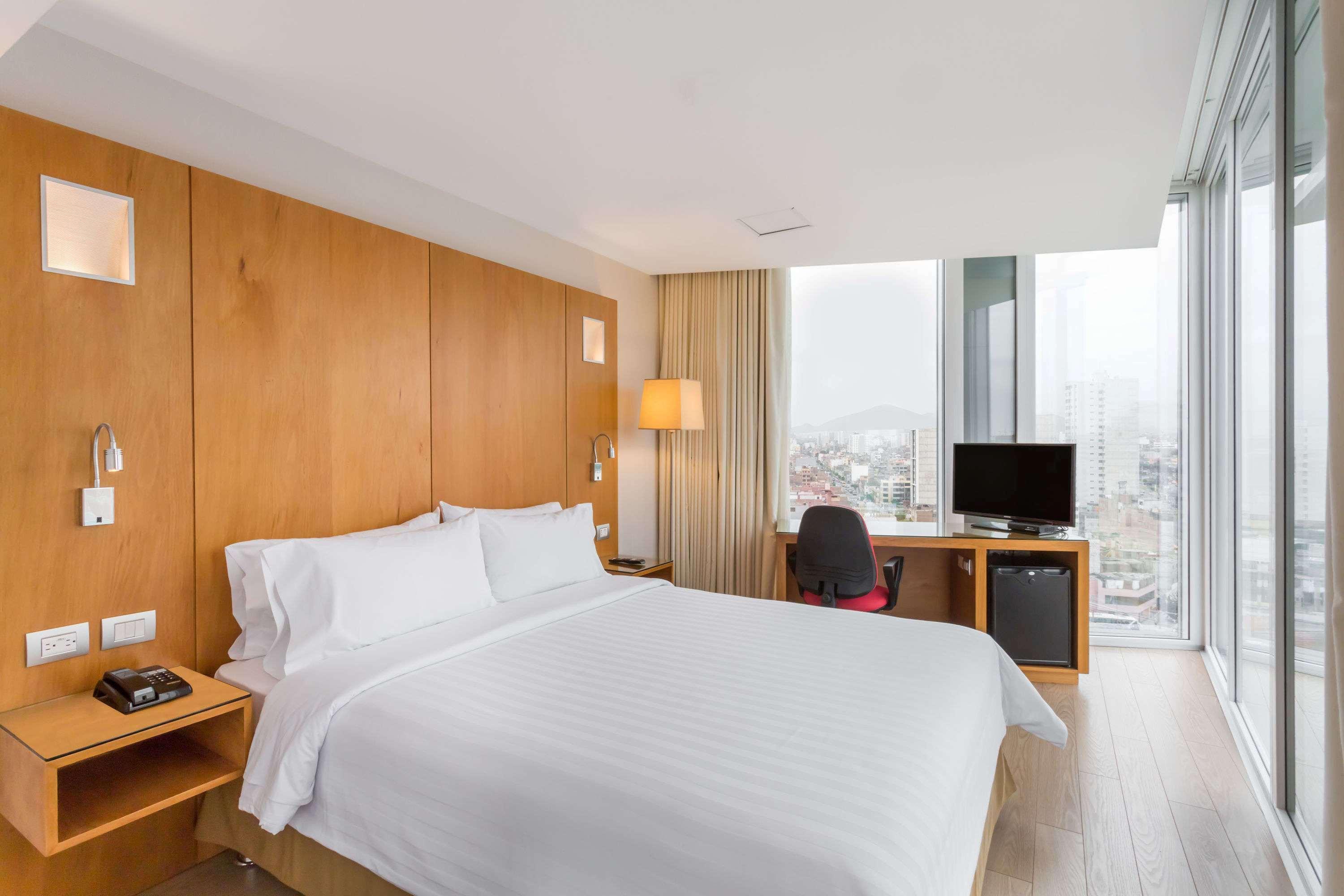 Ramada Encore By Wyndham Lima San Isidro Extérieur photo