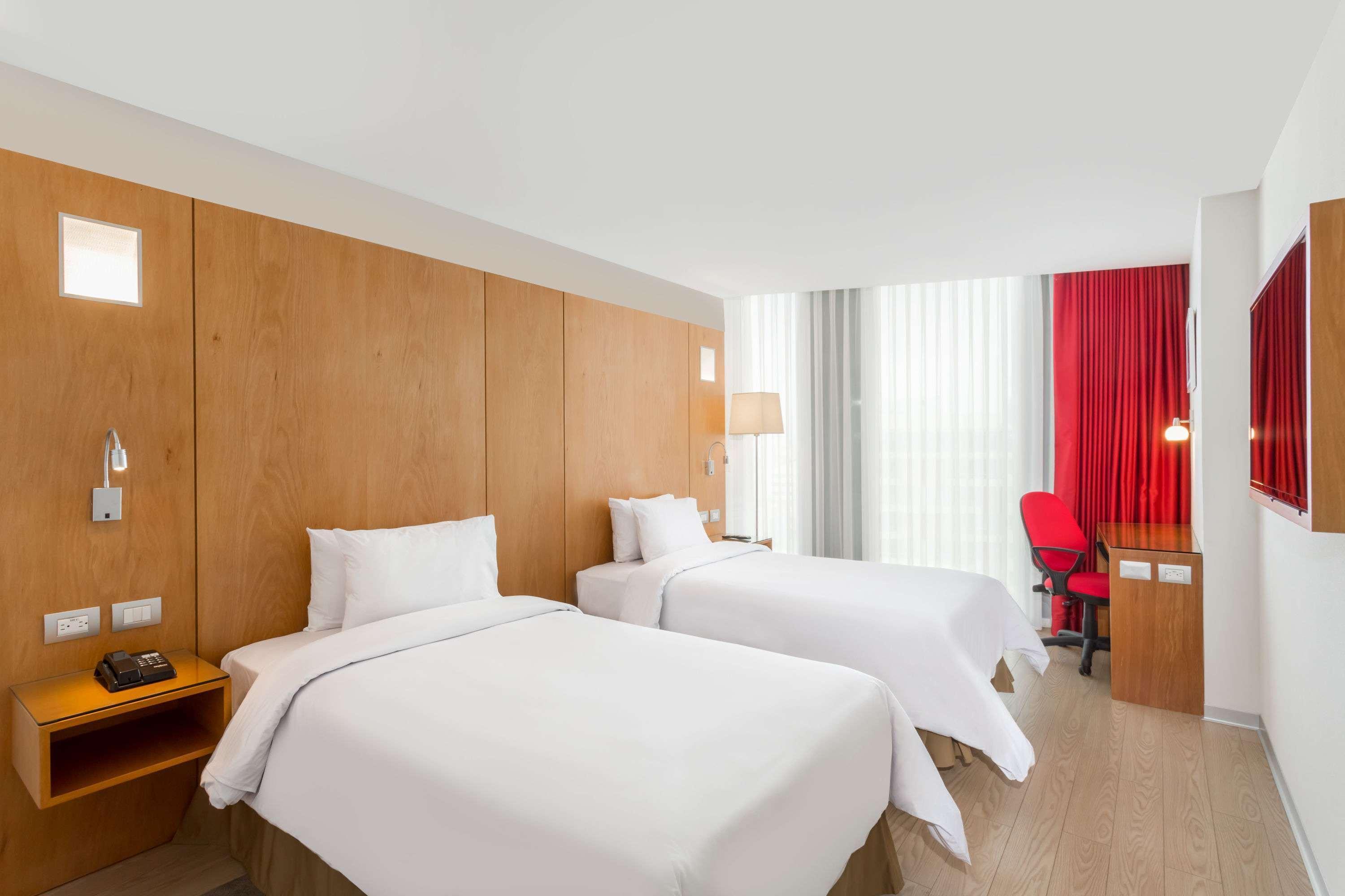 Ramada Encore By Wyndham Lima San Isidro Extérieur photo