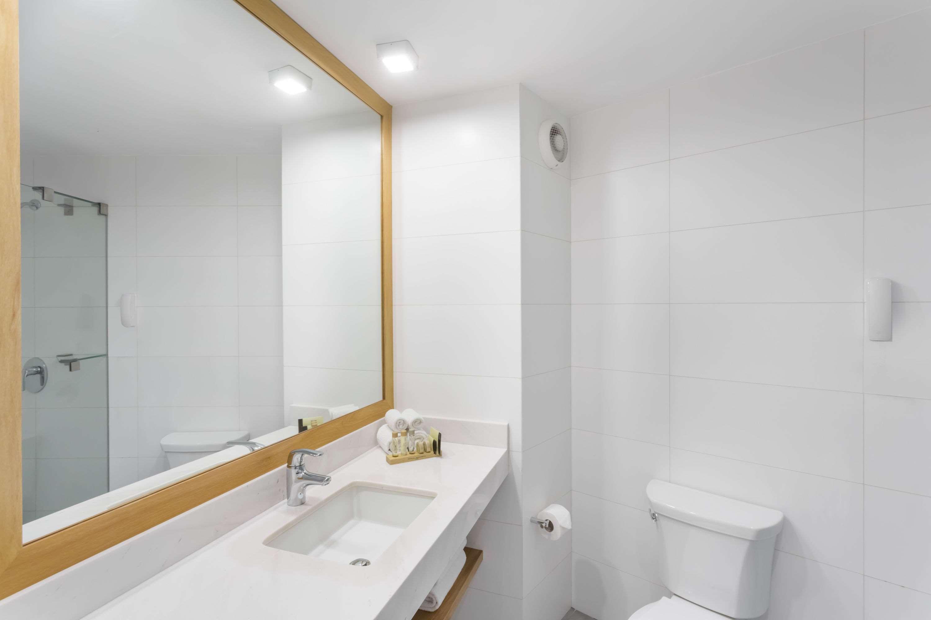 Ramada Encore By Wyndham Lima San Isidro Extérieur photo