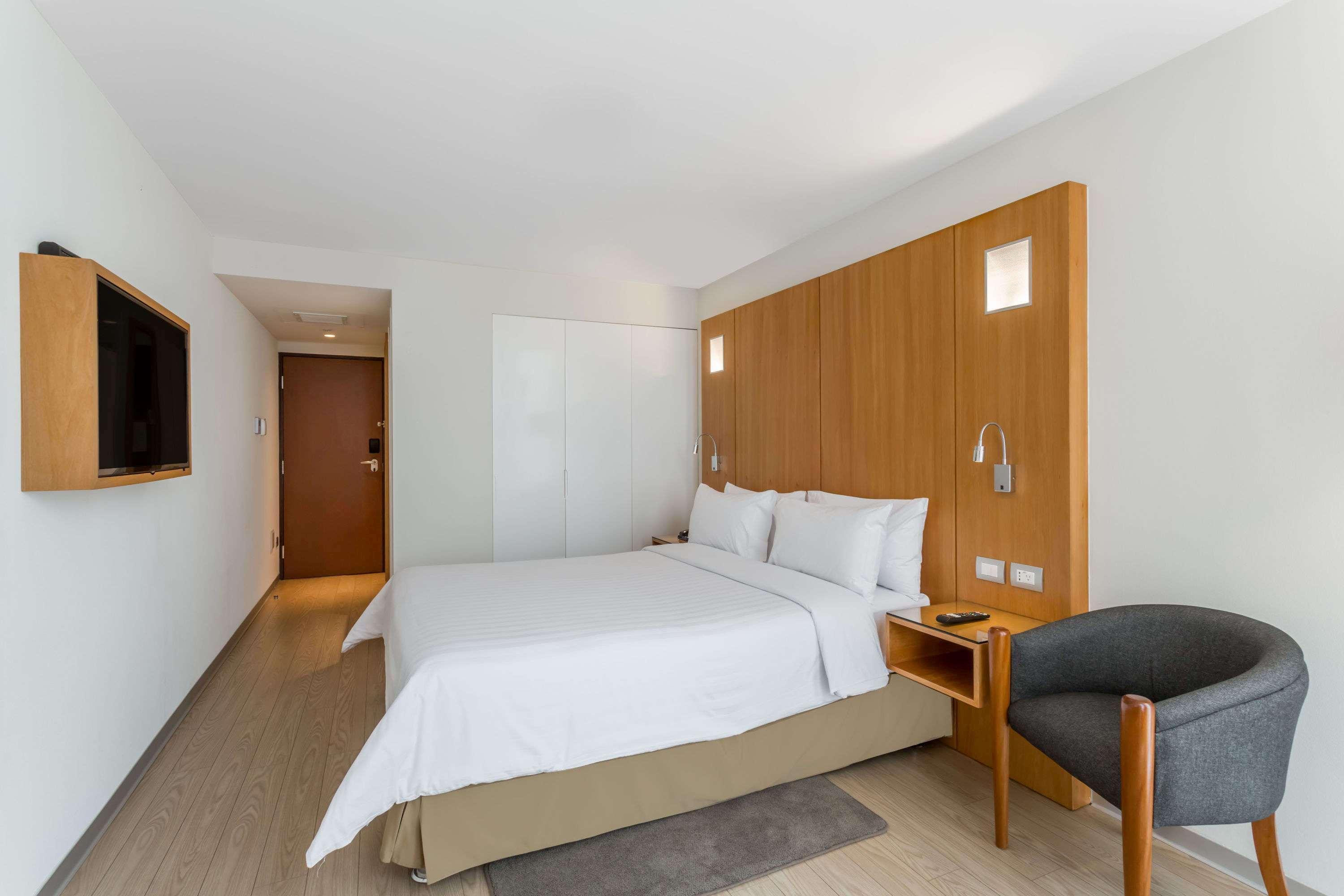 Ramada Encore By Wyndham Lima San Isidro Extérieur photo